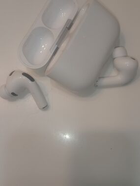 Apple Air Pods Pro 2 with Charging Case - White